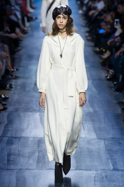 Look 48
